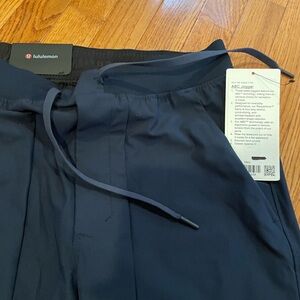 Lululemon Athletica Midnight Blue Pants, way too short for me 🫣🤦🏿‍♀️